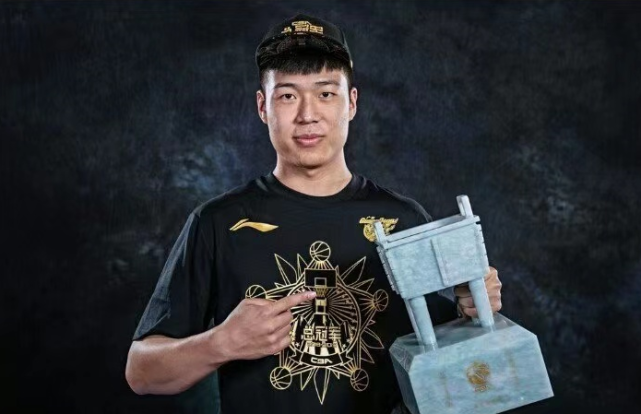 多宝娱乐平台 -关键时刻广东宏远官宣签约：足总杯节点到来，管理层满意，阵容厚度经受考验 